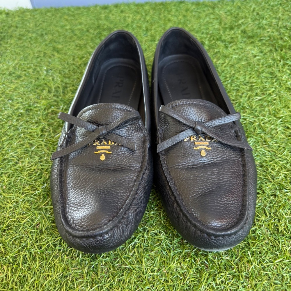 Prada Black Pebbled Leather Bow Driving Loafers Size 38.5 Made in Italy Cute